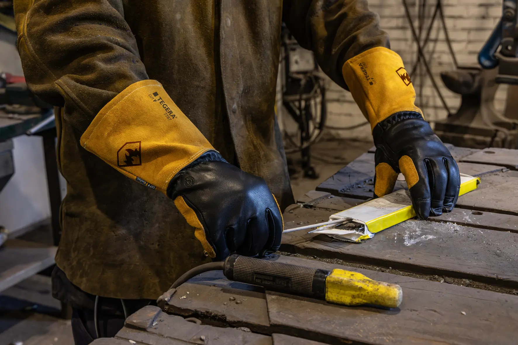 ei 7787 3 Ejendals Tegera 7787 Welding Glove High Cut Protection Cut F - Image 6