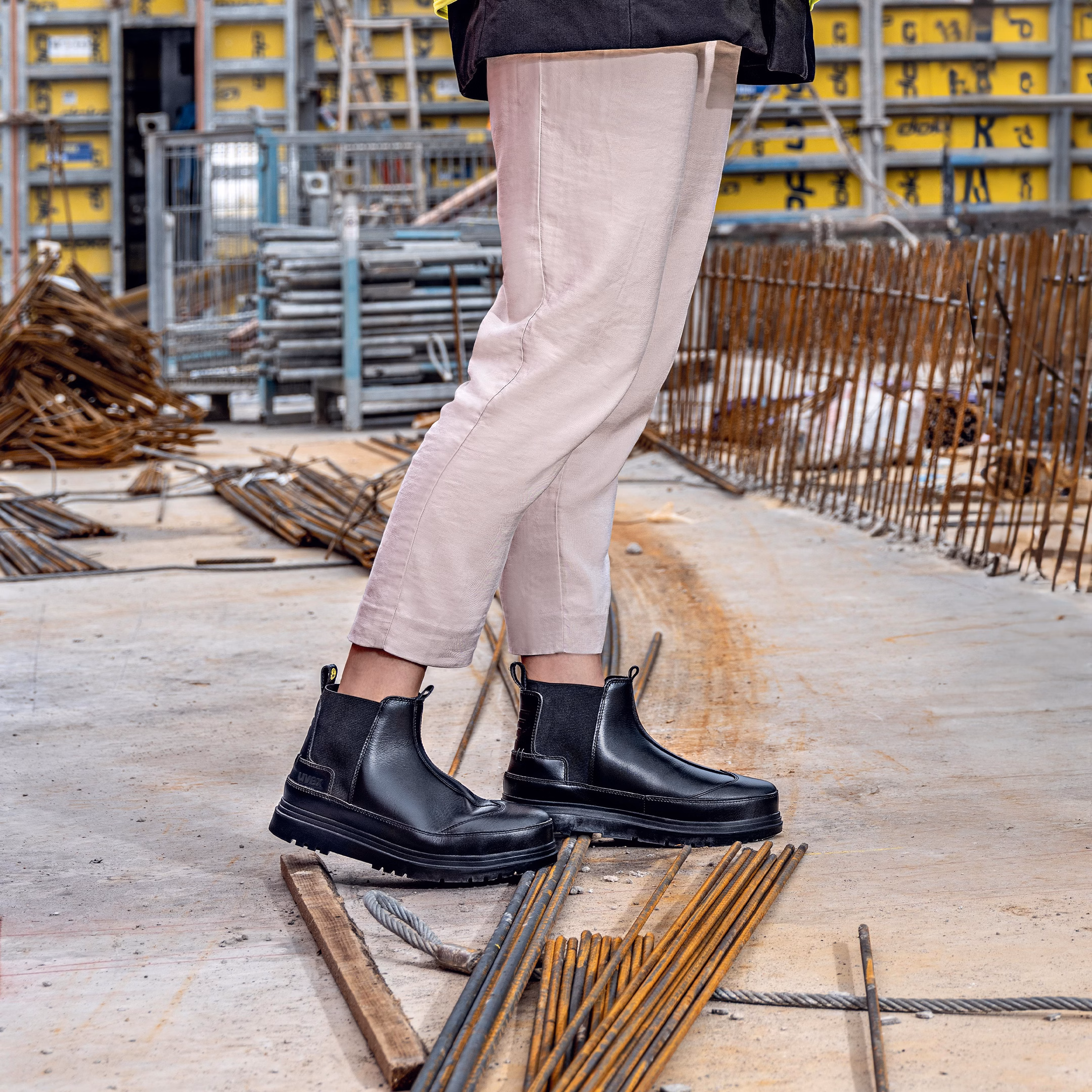 86472 action 2 UVEX Womens Chelsea Safety Boots 86472 - Image 2